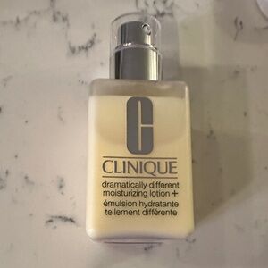 Clinique Dramatically Different Lotion - new never used